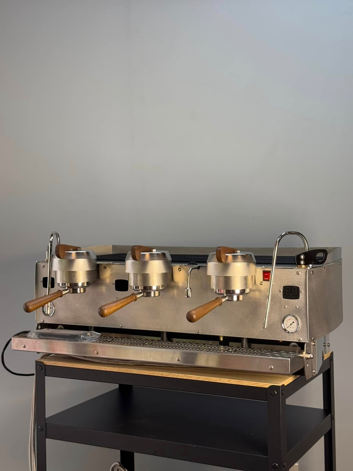 Synesso S300 (2019 Year) Refurbished + Synesso Line Boost system (2 pump)