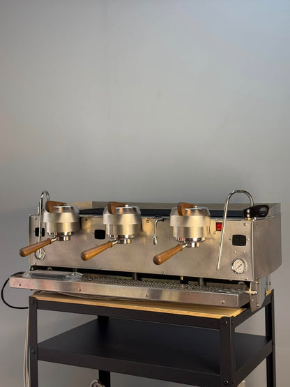 Synesso S300 (2019 Year) Refurbished + Synesso Line Boost system (2 pump)
