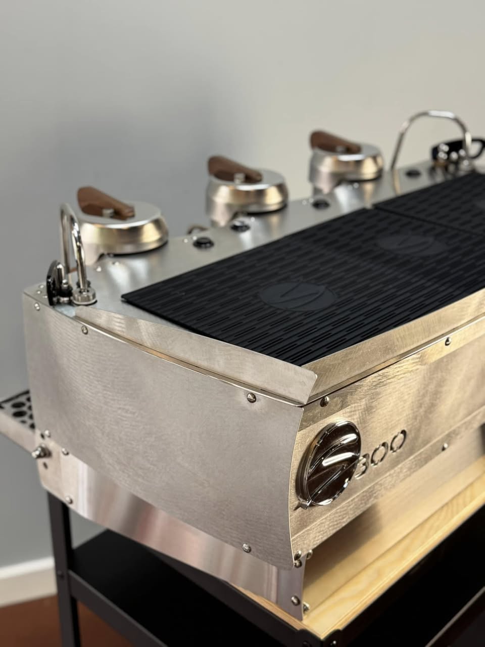 Synesso S300 (2019 Year) Refurbished + Synesso Line Boost system (2 pump)