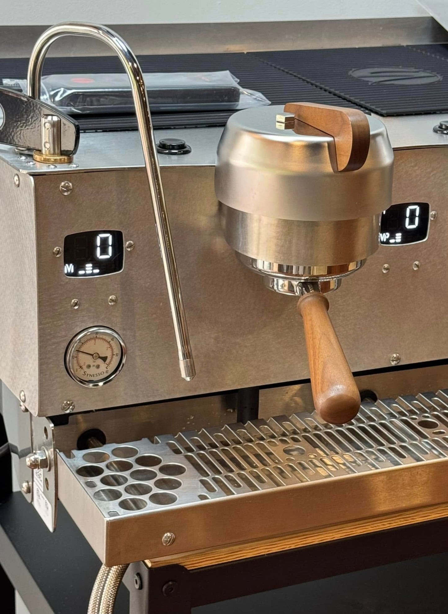 Synesso S300 (2019 Year) Refurbished + Synesso Line Boost system (2 pump)
