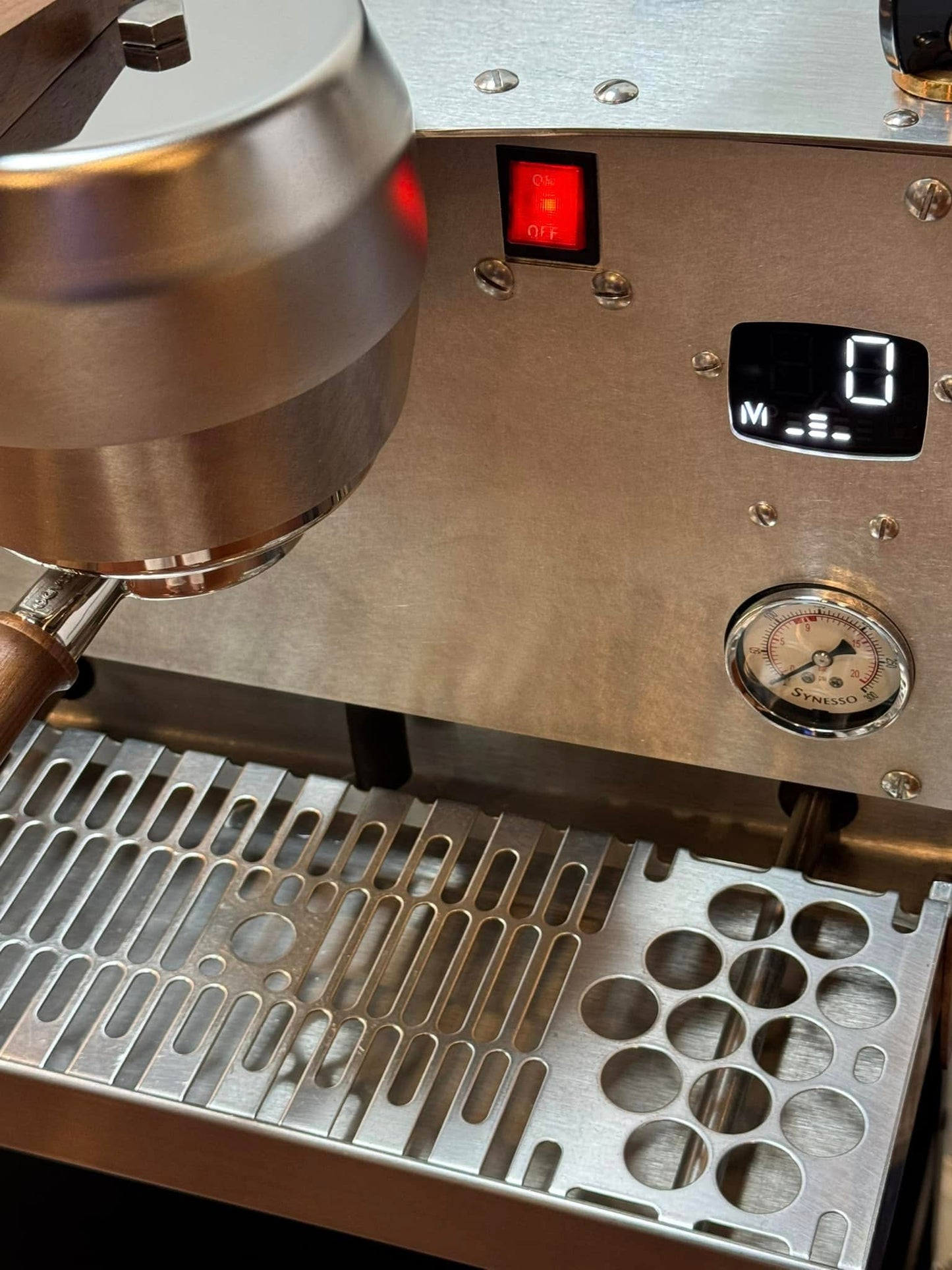 Synesso S300 (2019 Year) Refurbished + Synesso Line Boost system (2 pump)