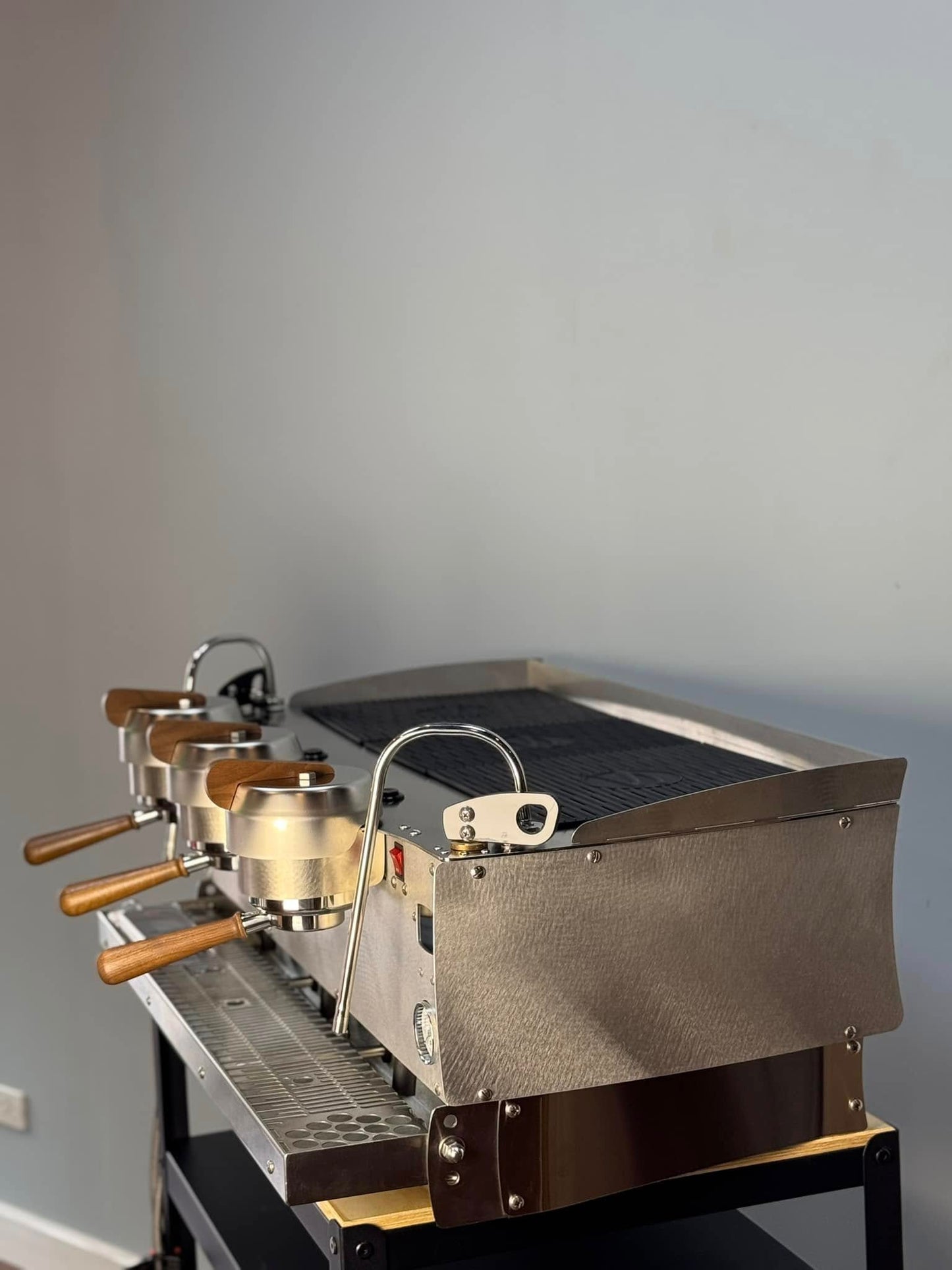 Synesso S300 (2019 Year) Refurbished + Synesso Line Boost system (2 pump)